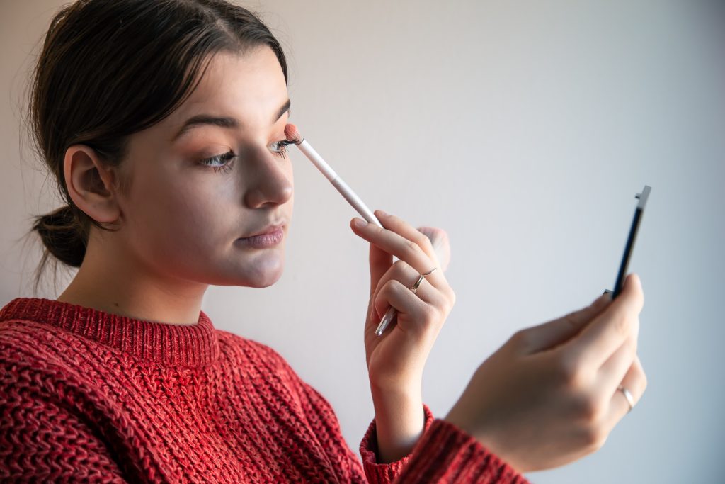 woman doing makeup 